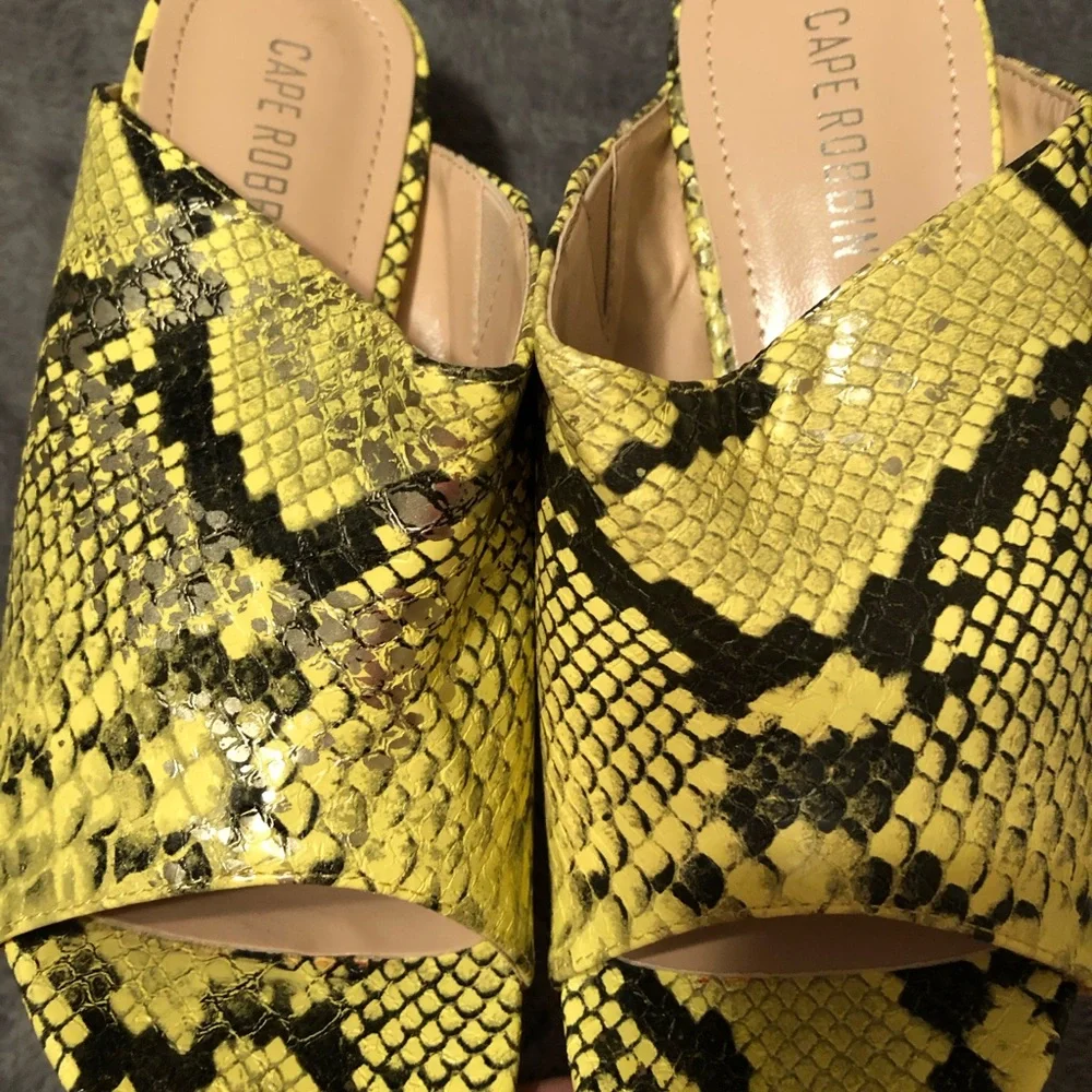 *Cape Robbin Boa Babe Lime Wedge Heels - Size 7.5 - Picture 5 of 8